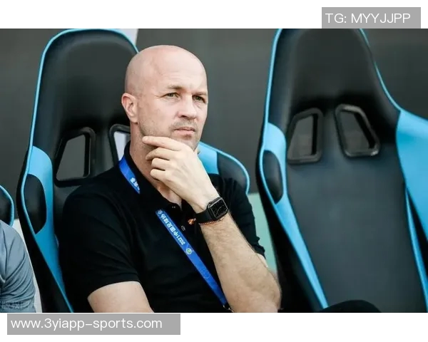 曼联考虑与赞助商DXC续约四年总价达8000万镑的合作方案